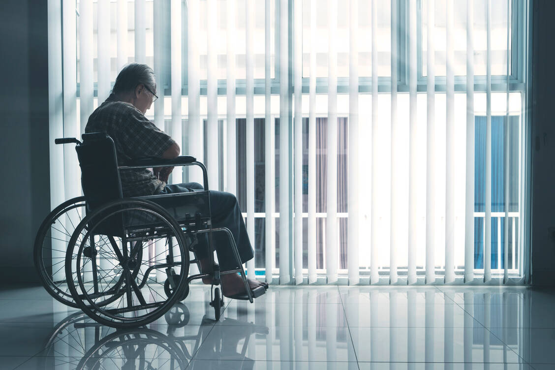 Höheres Alter, nachlassende ­geistige Kraft, Stress, Schmerzen: Damit steigt das Risiko für ein Delir. / Foto: Adobe Stock/Creativa Images