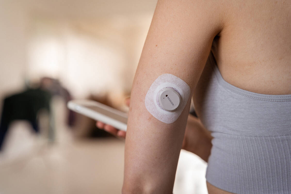 Die Systeme zur kontinuierlichen Glucosemessung verfügen über Alarmfunktionen, wenn eine Über- oder Unterzuckerung droht beziehungsweise wenn die Werte zu hoch oder zu tief sind. / Foto: Adobe Stock/Dulin