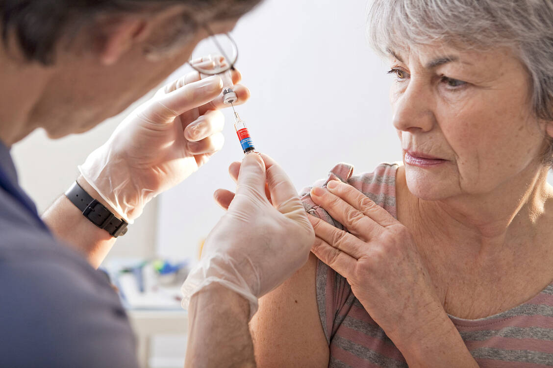 Lieferengpässe bei Grippe-Impfstoffen wollen die Regierungsfraktionen in Zukunft tunlichst umgehen. / Foto: Shutterstock/Image Point Fr