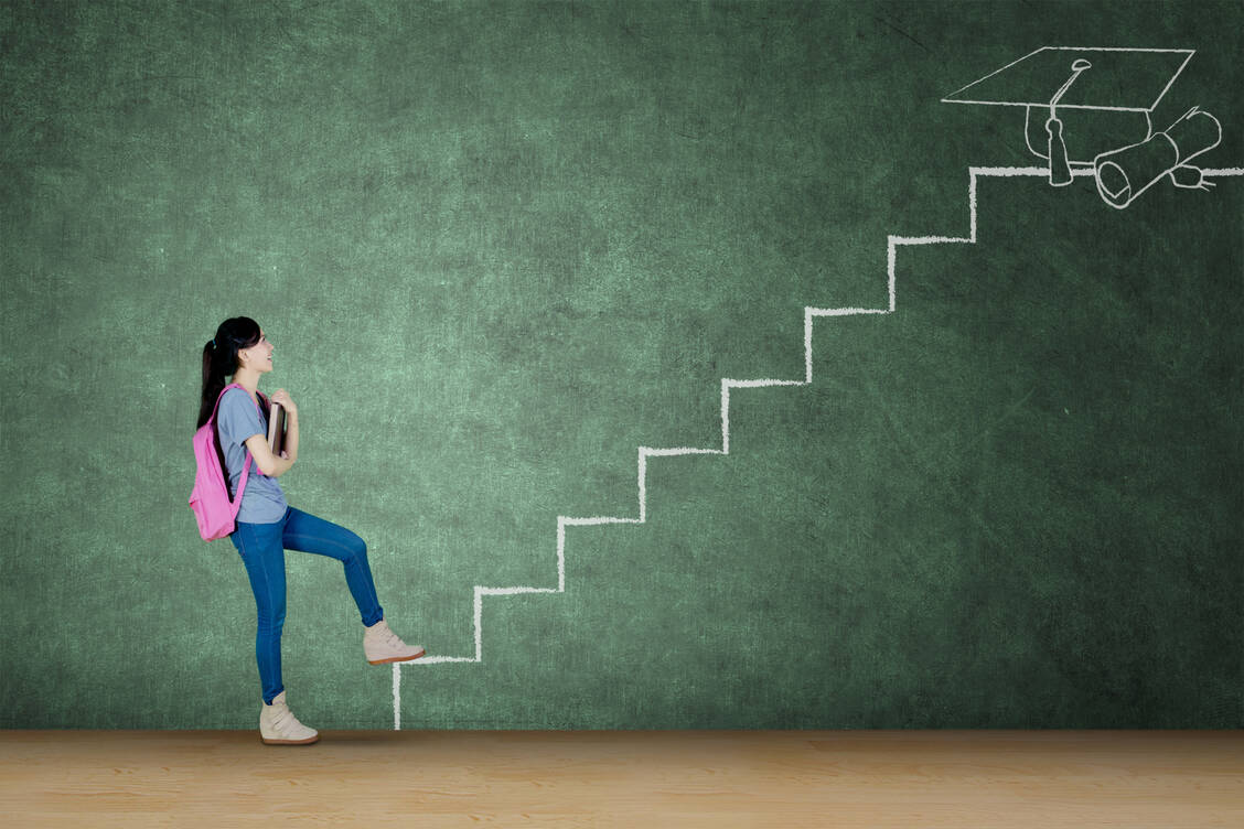 Wer promovieren will, muss auf dem Weg mit einigen Hürden rechnen. Doch am Ende lohnt sich die Arbeit.  / Foto: Adobe Stock/Creativa Images
