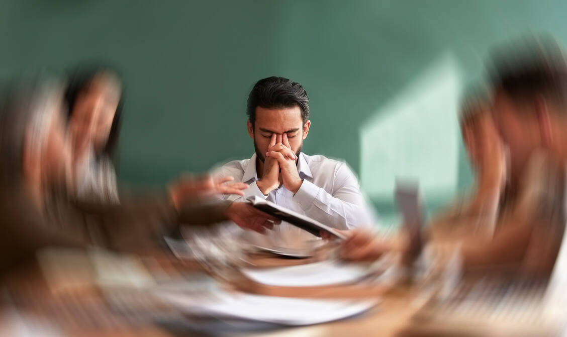 Die Zahl der Burnout-Diagnosen ist in zehn Jahren um 77 Prozent gestiegen. / © Getty Images/Jacob Wackerhausen