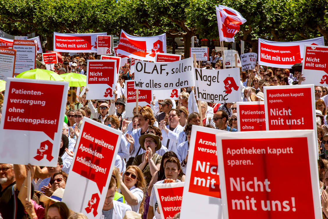 Im November werden die Apothekenteams im ganzen Land wieder gegen die Gesundheitspolitik der Bundesregierung demonstrieren. / Foto: IMAGO/Olaf Döring