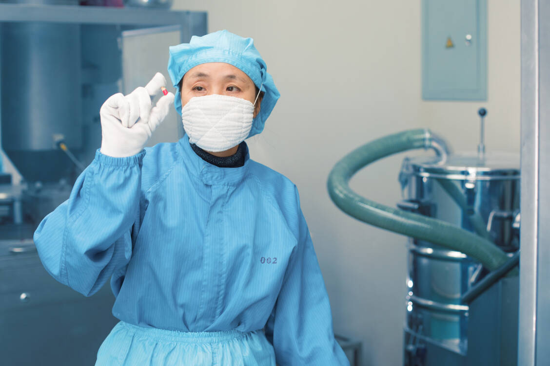 Zwei Drittel der Generika werden heutzutage in Asien hergestellt und auch bei den Biosimilars werden die Abhängigkeiten für den Standort Europa zunehmen.  / © Getty Images/	7postman