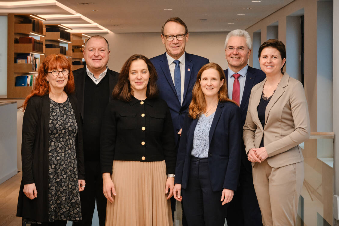 Der ABDA-Vorstand schwört die die Apothekenteams auf die Proteste am 23. März ein. / © ABDA/Wagenzik