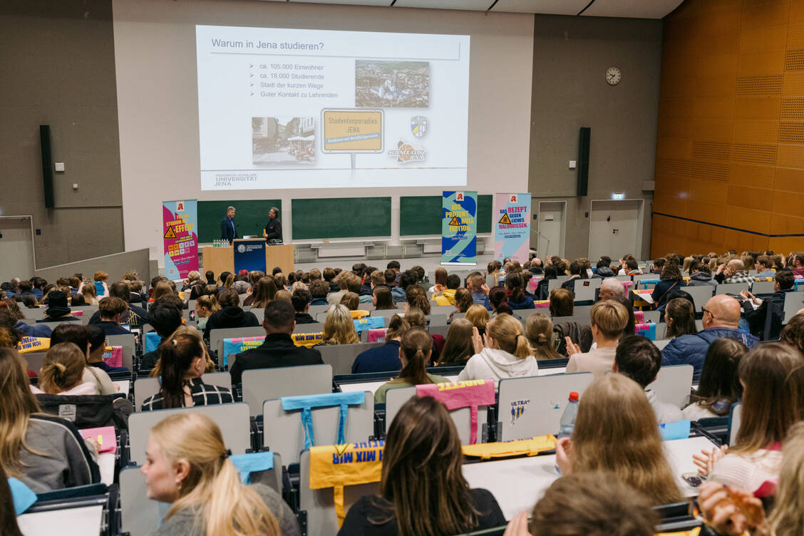 Etwa 1000 Schülerinnen und Schüler aus Thüringen waren in Jena zu Gast. / © LAKT/Uwe Löscher