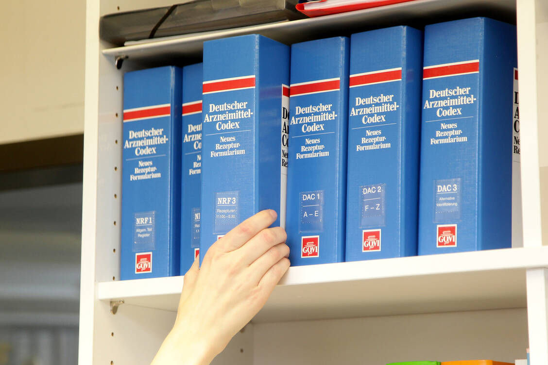 Die erste Ergänzungslieferung für den Deutschen Arzneimittel-Codex und das Neue Rezeptur-Formularium (DAC/NRF) des Jahres 2021 ist erschienen. / Foto: PZ/Alois Müller