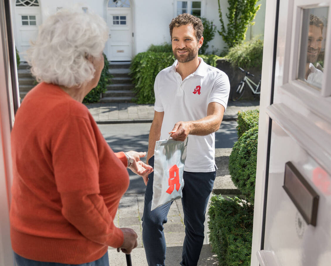 Guter Service der Vor-Ort-Apotheke: Medikamente plus Beratung bis nach Hause / Foto: ABDA
