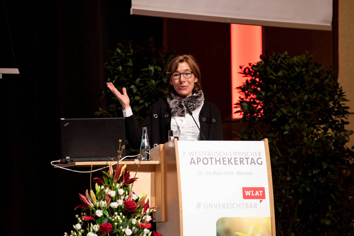 Wie beim Westfälisch-Lippischen Apothekertag, hier zuletzt im März 2019, hätte die Kammerversammlung heute in der Halle Münsterland stattfinden sollen. Stattdessen diskutierten die Delegierten digital miteinander. Dabei stellte die AKWL-Präsidentin Gabriele Regina Overwiening auch ihre Ziele als mögliche ABDA-Präsidentin vor. / Foto: AKWL
