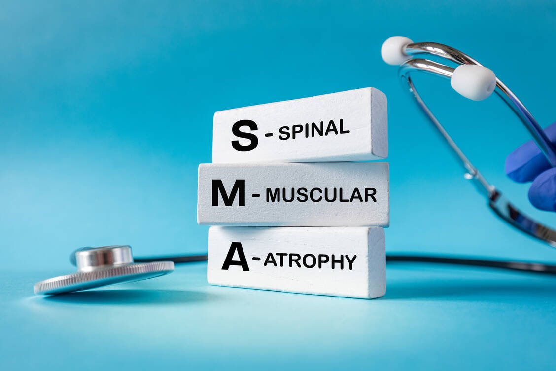 Spinale Muskelatrophie (SMA) ist eine seltene, genetische neuromuskuläre Erkrankung. / © GettyImages/Andrzej Rostek