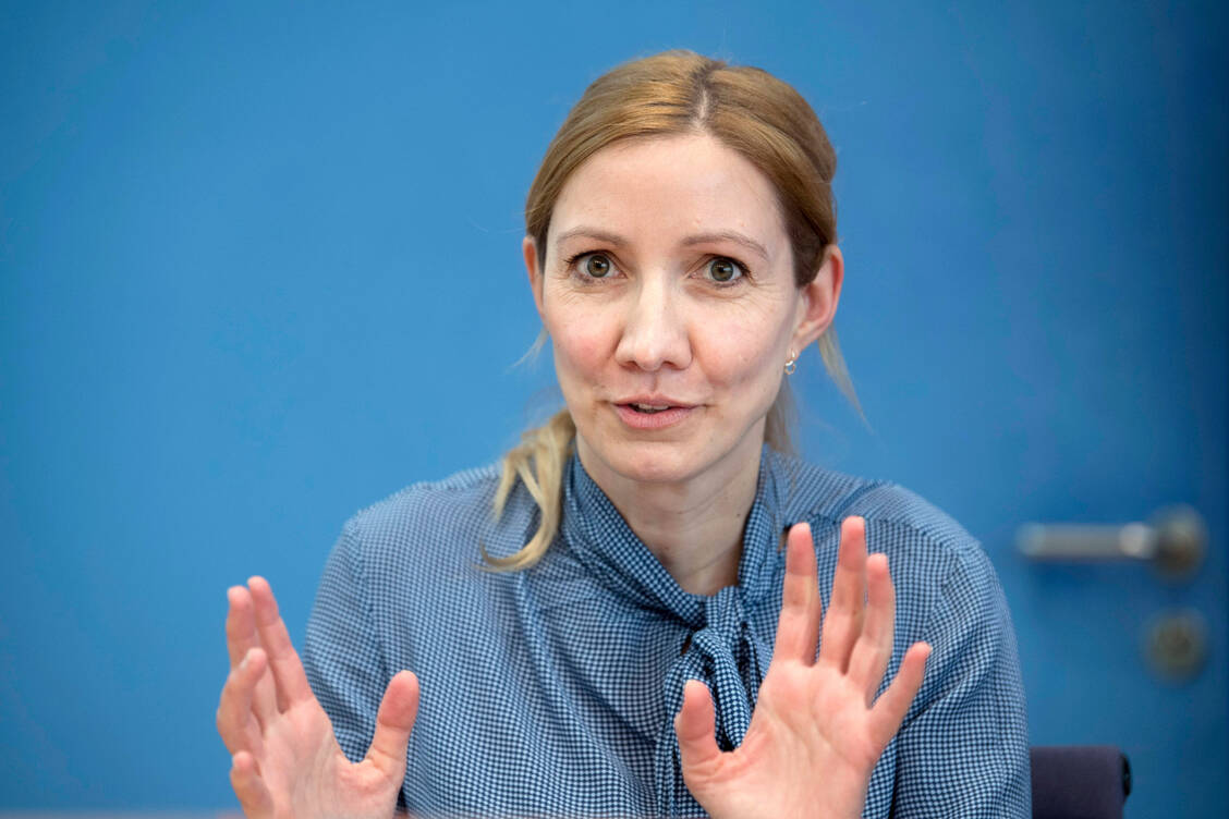 Professor Dr. Sandra Ciesek von der Universität Frankfurt am Main hat mit ihrer Arbeitsgruppe erste Erkenntnisse zur Schutzwirkung der Impfung gegen die Omikron-Variante von SARS-CoV-2 gewonnen. / Foto: Imago Images/Ipon (Archivbild)