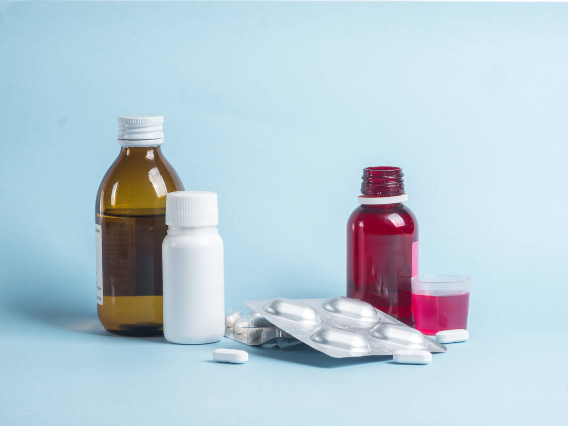 Nach Angaben der Kassenärzte wägen die Kinder-, Haus- und HNO-Ärzte inzwischen noch sorgfältiger jede Antibiotika-Verordnung ab und auch Patienten seien kritischer geworden. / Foto: Getty Images/A. Martin UW Photography