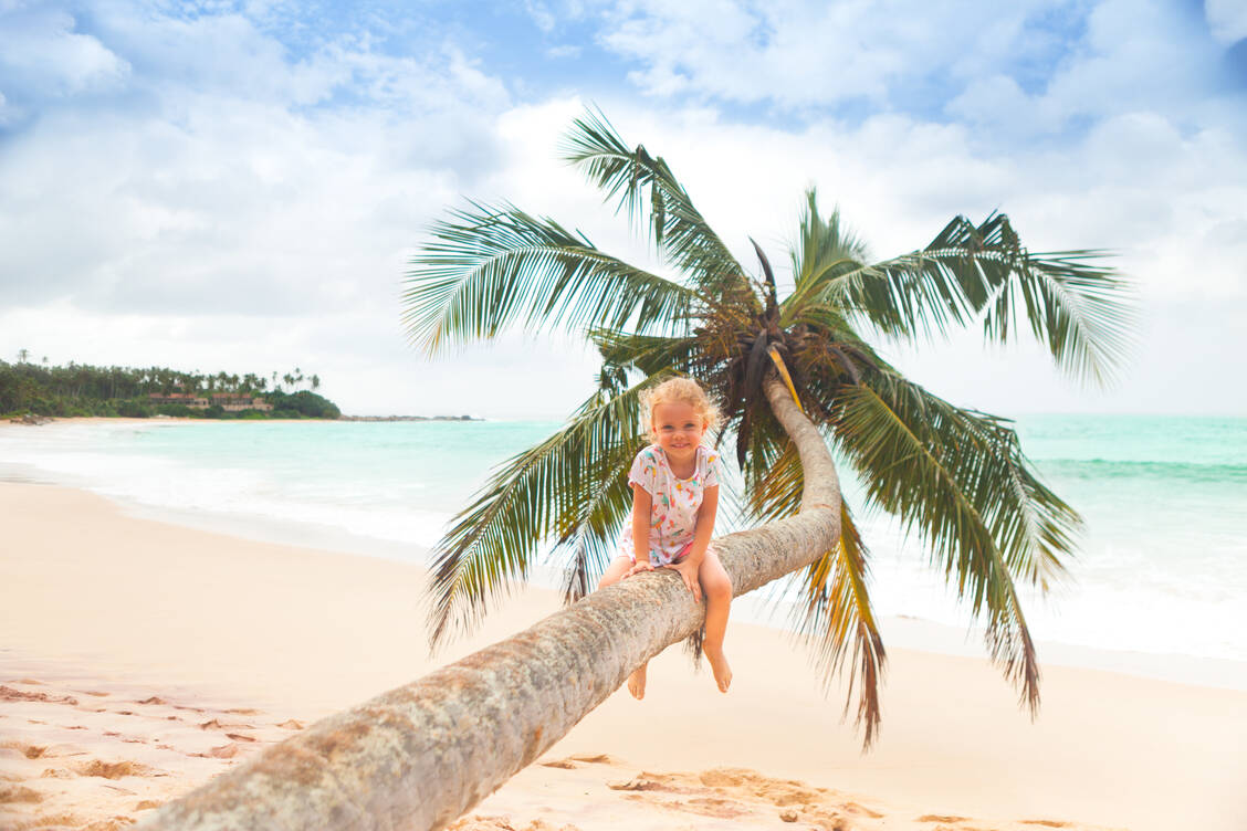Bei guter Planung sind auch Fernreisen mit Kindern problemlos möglich. / Foto: Adobe Stock/Ramona Heim