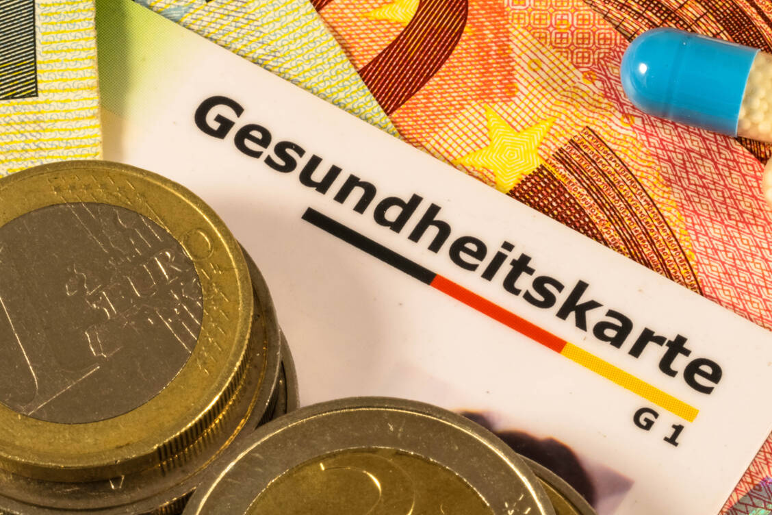 Wie können die Krankenkassen Geld sparen?  / © GettyImages/
Eisenlohr