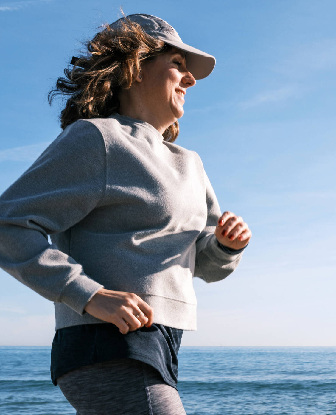 Zur Migräneprophylaxe ist körperliche Betätigung, vor allem Ausdauersport, zu empfehlen.  / © Adobe Stock/Jlacomba