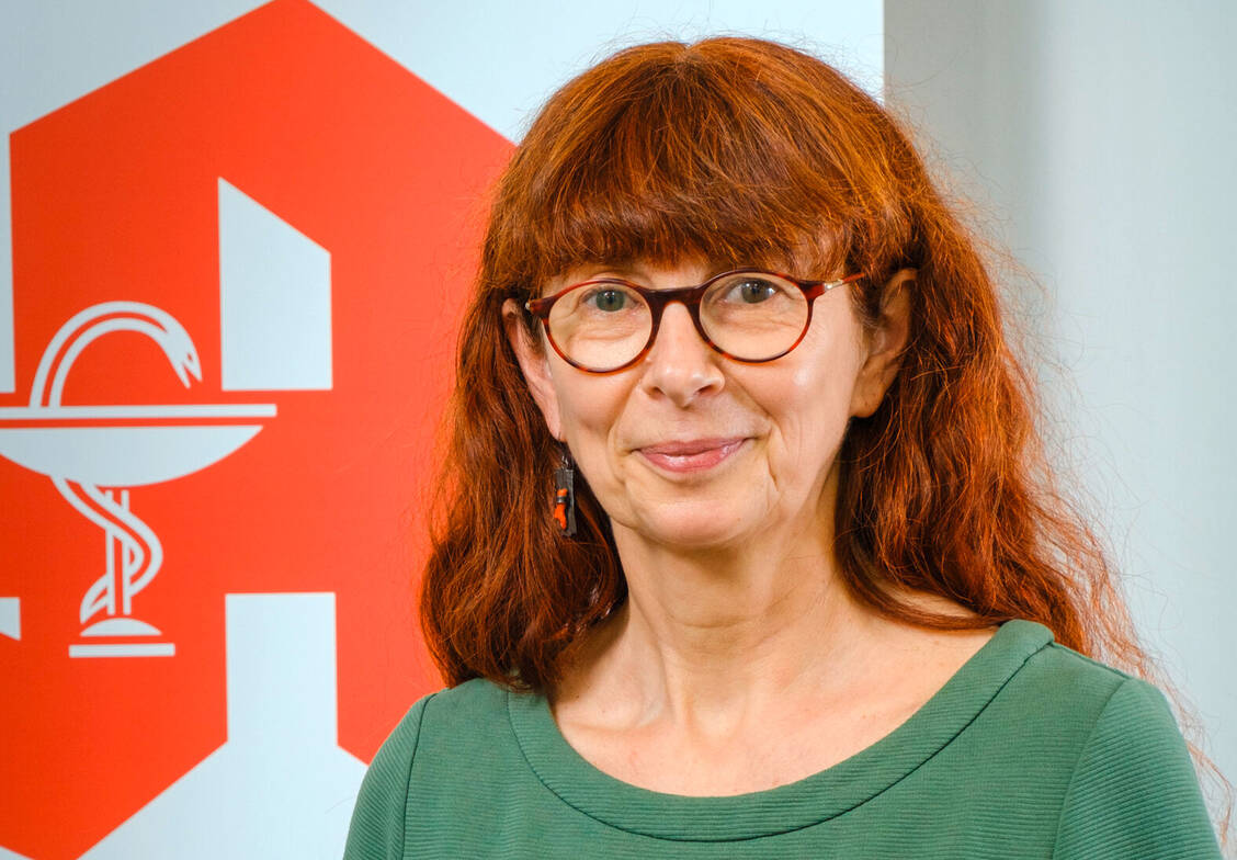 Es dauert nicht mehr lange, dann dürfen Ärzte apothekenpflichtige Rx-Medikamente nur noch digital verschreiben, so will es das Patientendatenschutzgesetz. Ob aber der anvisierte Termin 1. Januar 2022 gehalten werden kann, ist derzeit fraglich. / Foto: ABDA