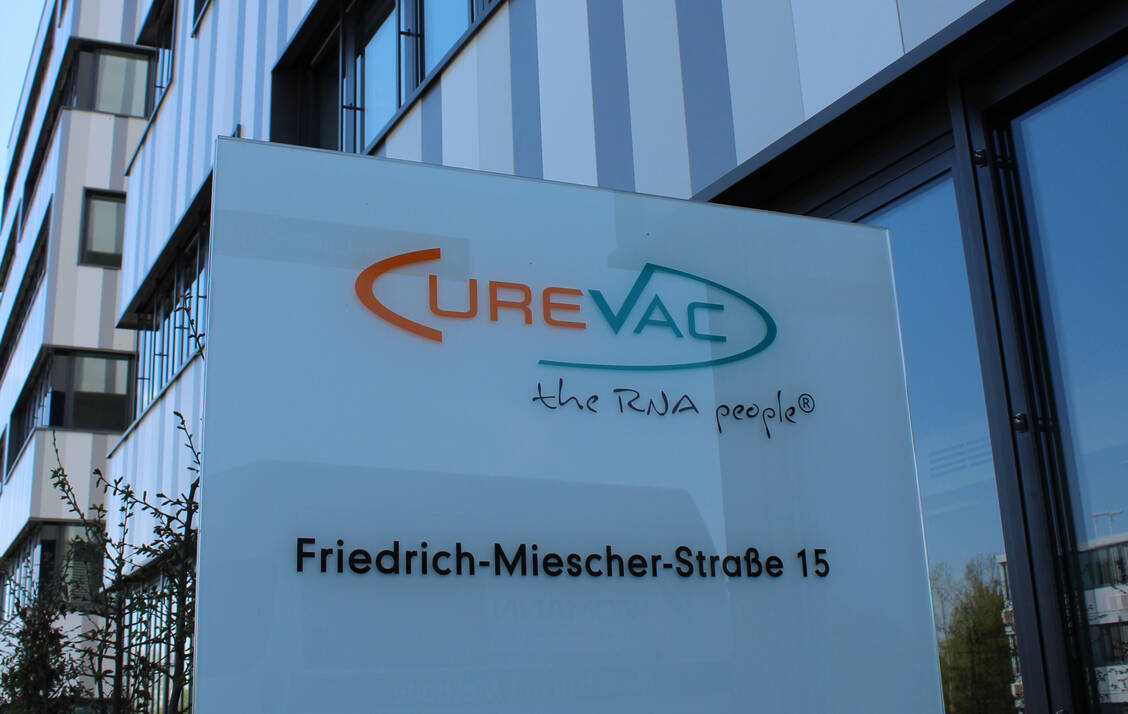Curevac fuhr für das Geschäftsjahr 2020 erneut ein sattes Minus ein. Vor Steuern lag das Minus bei 129,8 Millionen Euro nach 100,1 Millionen Euro 2019, wie Curevac mitteilte. / Foto: Curevac