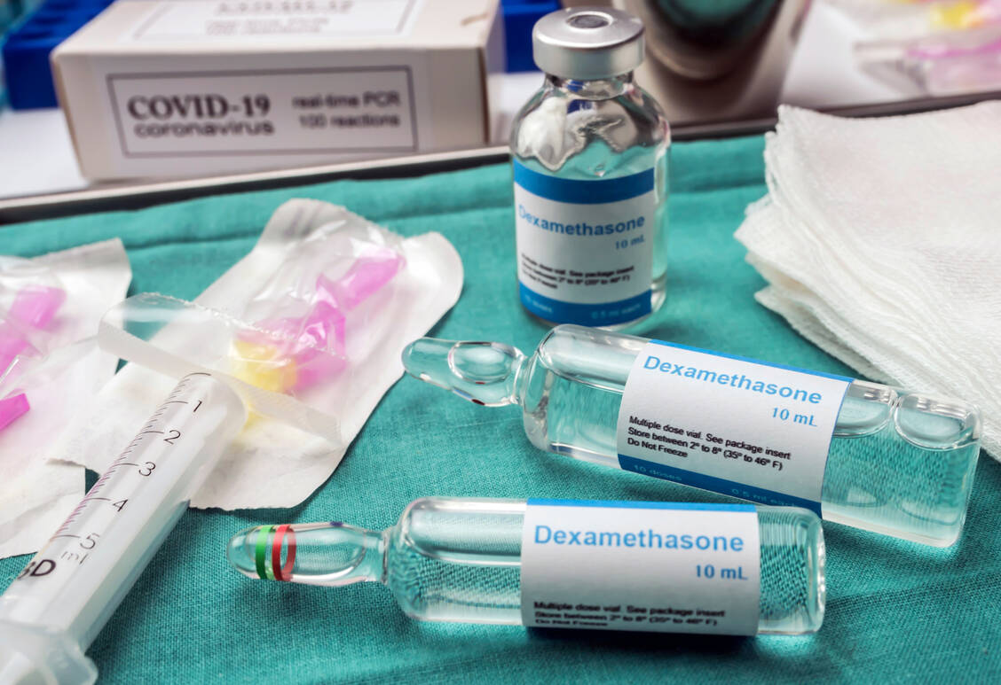 Anfangs zurückhaltend eingesetzt, gehört Dexamethason schon seit Längerem zur Standardbehandlung bei schwerem Covid-19, obwohl oder gerade weil es die Immunabwehr unterdrückt. / Foto: Getty Images/digicomphoto