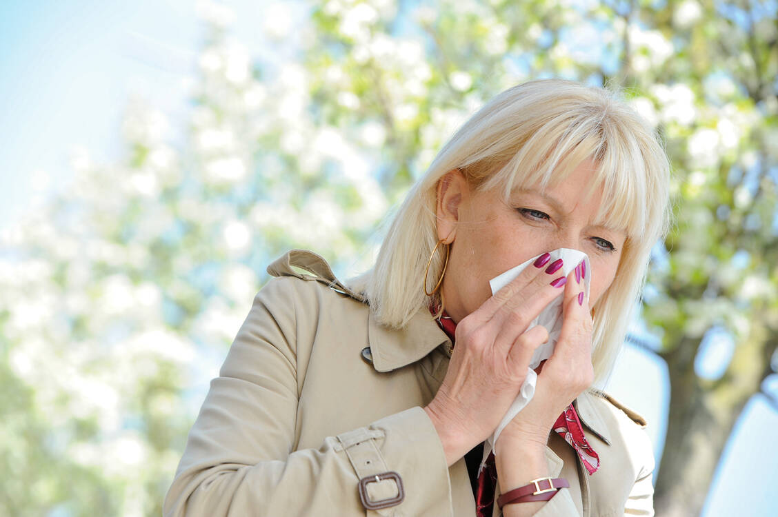 Heuschnupfen ist keine Bagatelle, denn die Allergie kann sich verschlimmern und ein Etagenwechsel zu Asthma führen. / Foto: Shutterstock/FreeProd33