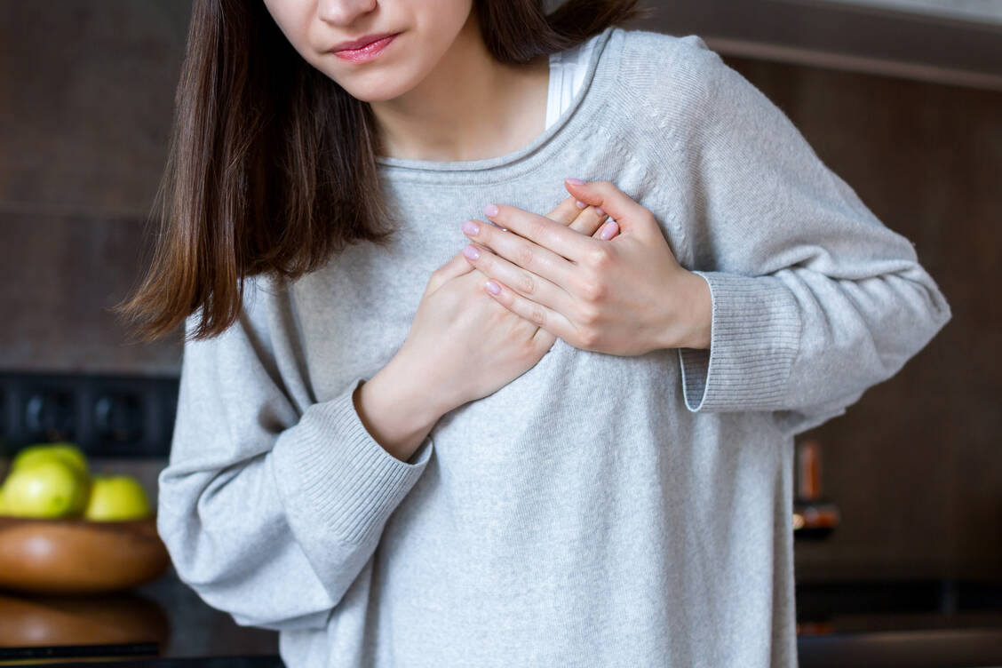 Herzrasen und -klopfen können Angst und Panik auslösen. Andere Patienten spüren Herzrhythmusstörungen wenig bis gar nicht. / Foto: Adobe Stock/Monstar Studio