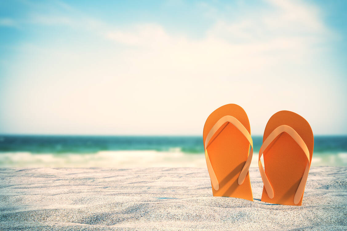 Eigentlich verfällt der gesetzliche Urlaubsanspruch in Höhe von jährlich vier Wochen grundsätzlich mit dem 31. Dezember eines Jahres. Aber es gibt konkrete Bedingungen, die der Arbeitgeber beachten muss. / Foto: Adobe Stock