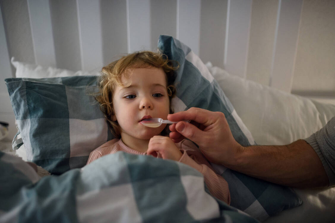 Der zu ungezielte Einsatz von Antibiotika hat erhebliche Folgen, unter anderem begünstigt er die Selektion und Verbreitung von antibiotikaresistenten Bakterien.  / Foto: Imago/HalfPoint Images
