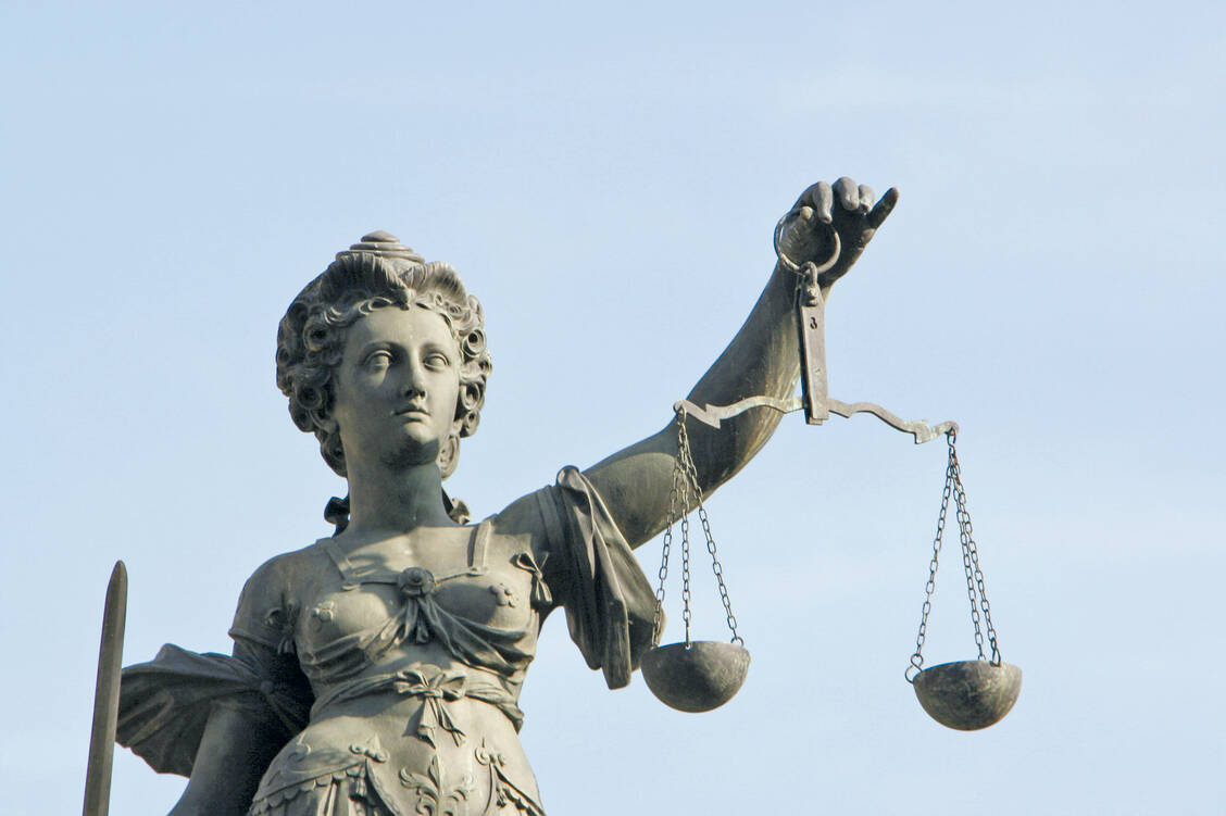 Der Verein »Ärzte für individuelle Impfentscheidung« erwägt Verfassungsbeschwerde gegen das Gesetz einzureichen. / Foto: Fotolia/Fontanis