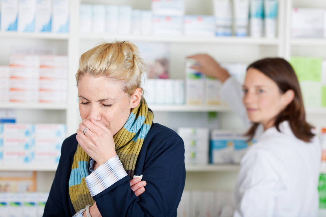 Wenn Patienten etwas zur Hustenlinderung wünschen, sind Phytopharmaka laut Leitlinie zu bevorzugen. / © Adobe Stock/contrastwerkstatt