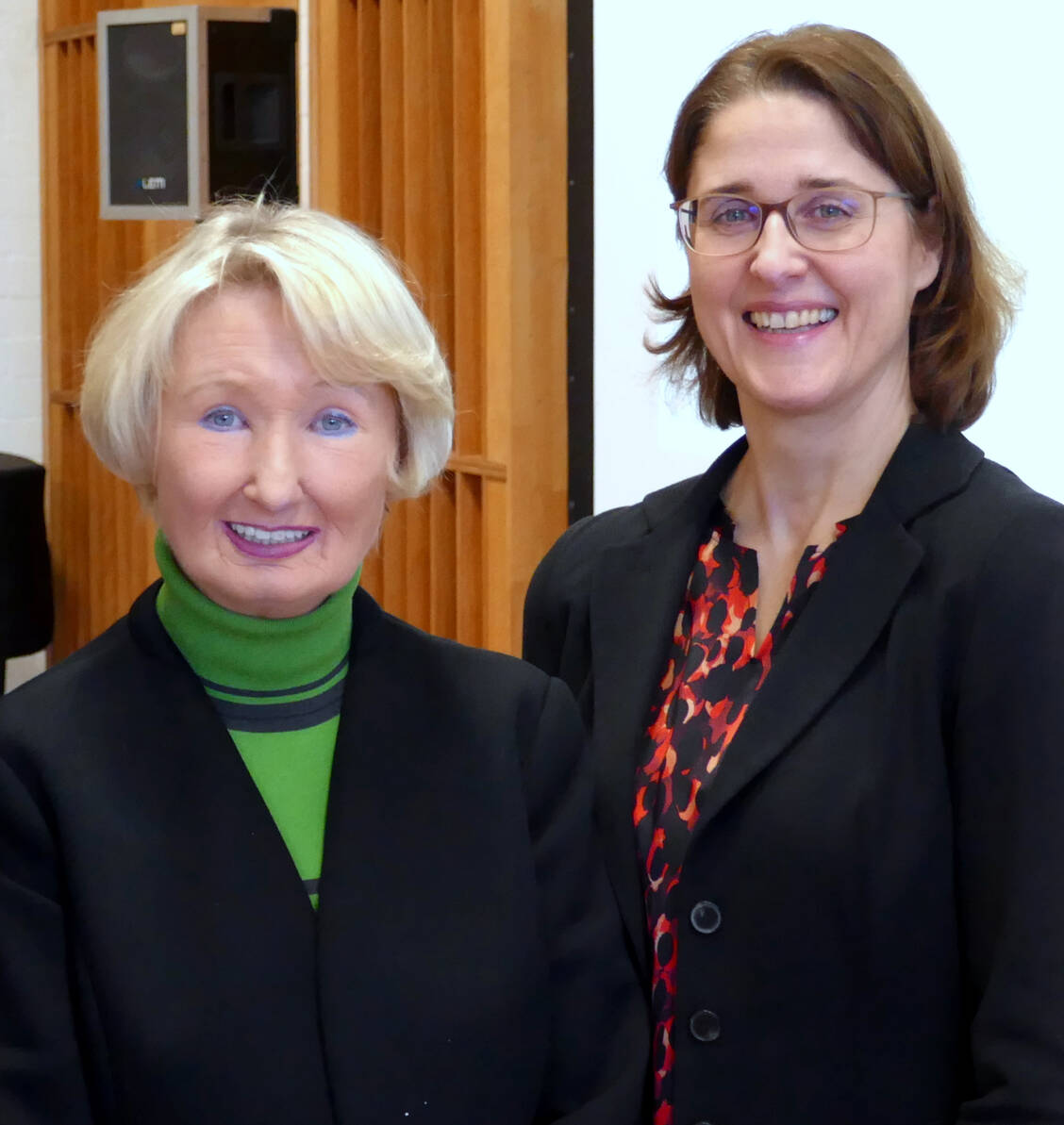 Referentin Dr. Hiltrud von der Gathen (links) und Fortbildungsleiterin Jutta Clement. / Foto: PZ/Christiane Berg