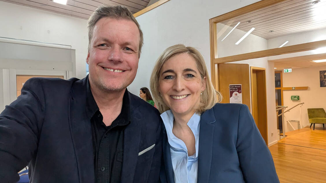 Bundesgesundheitsministerin Nina Warken (CDU) hat sich am Samstag mit Apotheker Jan Reuter und dessen Kolleginnen und Kollegen ausgetauscht. / © Privat