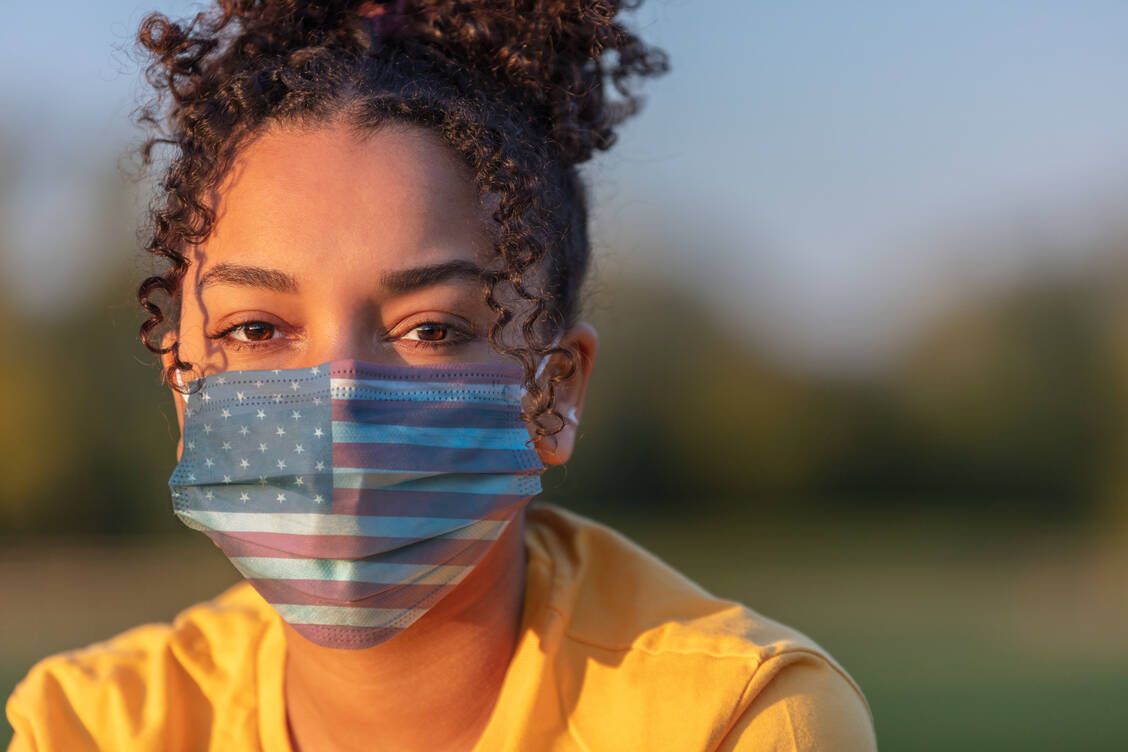 In den USA sollen auch Geimpfte in bestimmten Situationen wieder Maske tragen – der Grund für die Empfehlung ist die hochansteckende Delta-Variante. / Foto: Adobe Stock/Darren Baker
