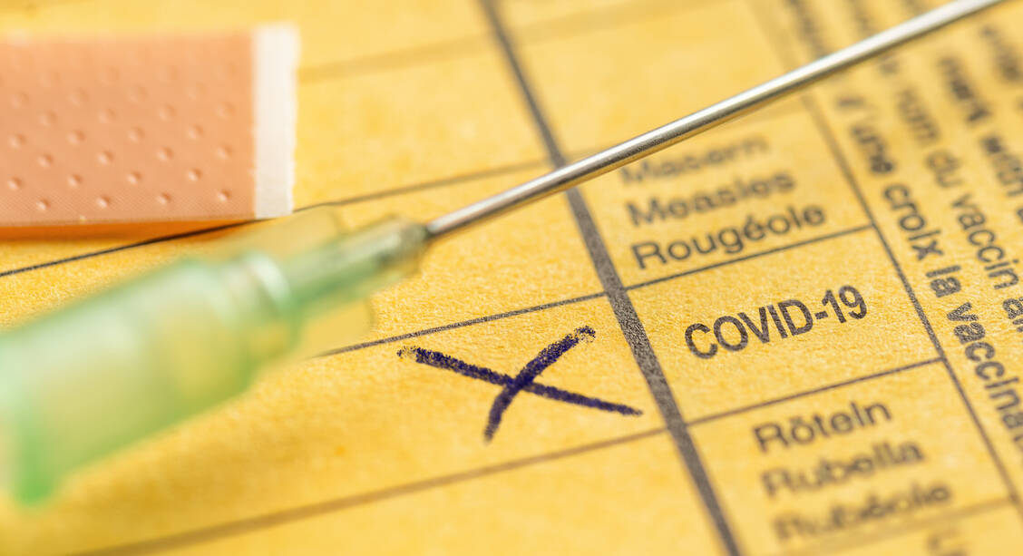 Bestimmte Berufsgruppen sollen bald einer Impfpflicht gegen das Coronavirus unterliegen. / Foto: Adobe Stock/ Zerbor