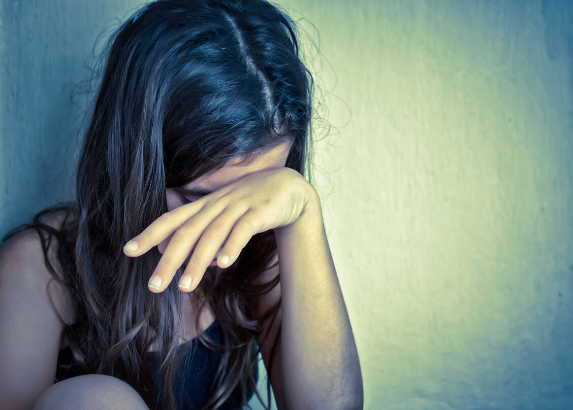 Ausgangsbeschränkungen in Zeiten der Corona-Krise  zwingen Familien zu Hause zu bleiben. Experten und  Politiker sind besorgt, dass das enge Zusammenleben und die zusätzlichen Stressfaktoren das Risiko für häusliche Gewalt steigert.  / Foto: Fotolia/kmiragaya