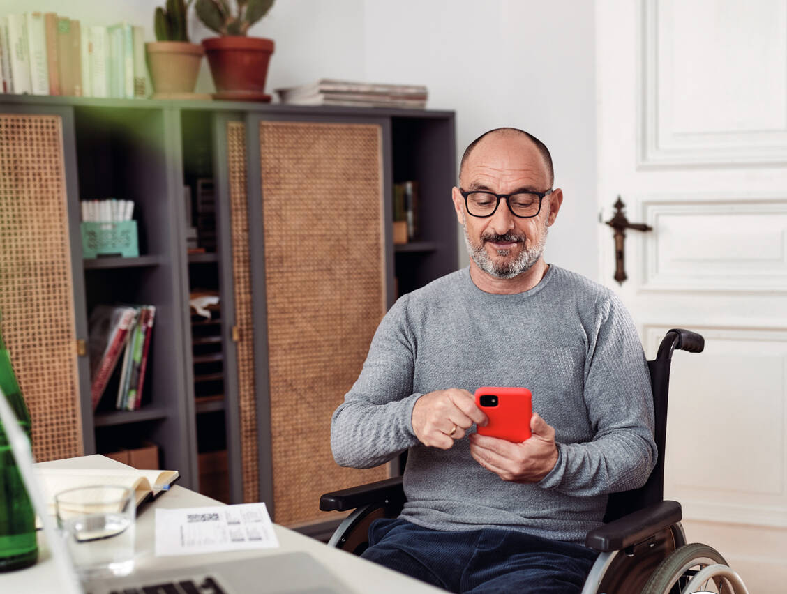 Durch die Plakat-Aktion soll das E-Rezept stärker in den Apotheken kommuniziert werden. / Foto: ABDA