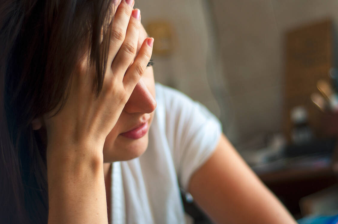 Anhaltende Erschöpfung ist eines der häufigsten Symptome bei Long Covid. / Foto: Adobe Stock/Andrzej Wilusz