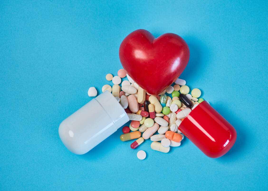 Viel hilft viel? Bei Herzinsuffizienz gilt dies tatsächlich. Eine intensivierte Vierfachtherapie kann die Prognose der Patienten deutlich verbessern.  / Foto: Adobe Stock/ Robert Kneschke