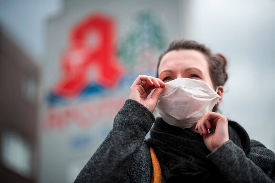 Der Mund-Nase-Schutz ist gefragt und die Preise sind erheblich gestiegen. Das spüren auch die Apotheken und ihre Kunden. / Foto: dpa