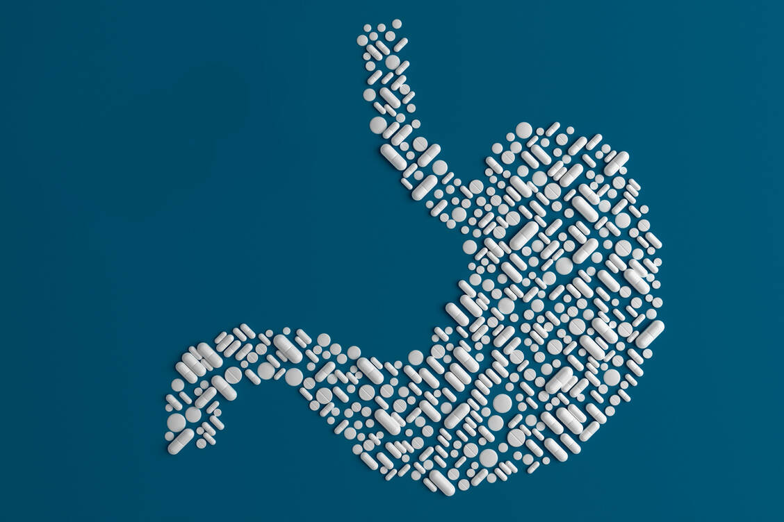 Protonenpumpeninhibitoren eignen sich zur Behandlung von säurebedingten Erkrankungen. Sie gelten bei kurzfristiger Anwendung als sehr wirksam und sicher. Längerfristig ist die Sicherheit jedoch umstritten. / Foto: Adobe Stock/ParamePrizma
