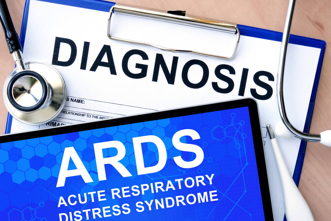 ARDS ist die Abkürzung für Acute Respiratory Distress Syndrome.  Auch im Zuge der Covid-19-Erkrankung kann es zu einem solchen akuten Atemnotsyndrom kommen. Der Wirkstoff Molgramostim soll das verhindern. / Foto: Adobe Stock/Vitalii Vodolazskyi