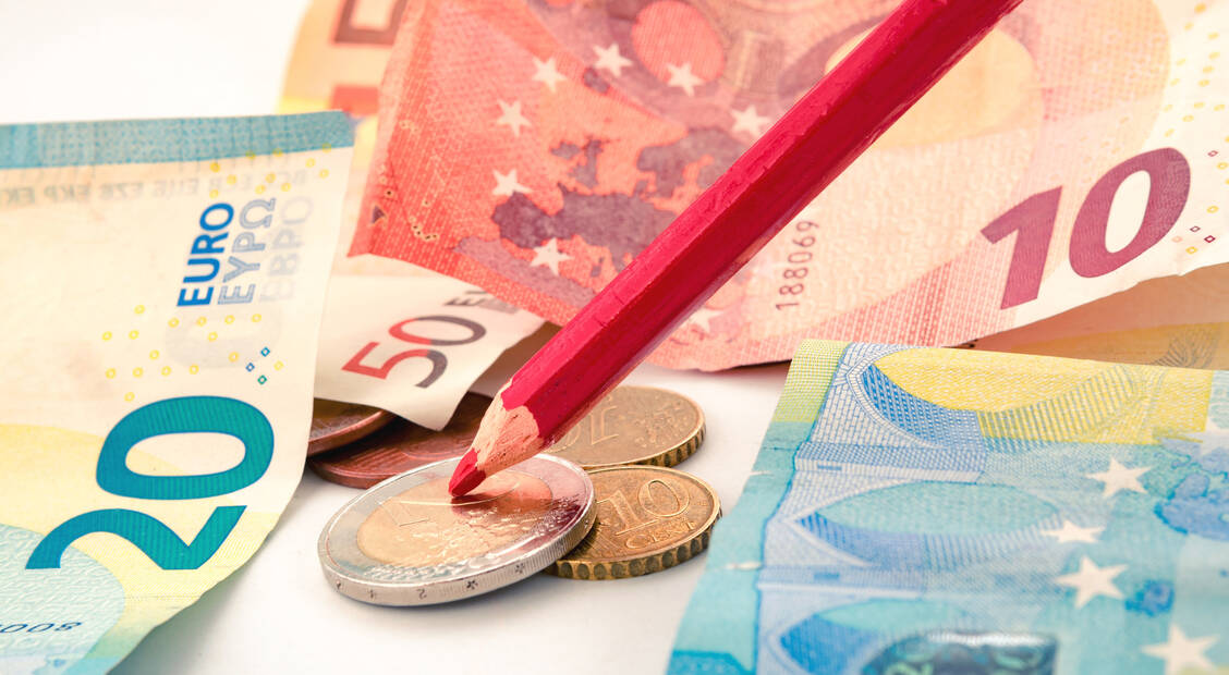 Auf 2 Euro soll der Apothekenabschlag ab 2023 für zwei Jahre erhöht werden. / Foto: Adobe Stock/rdnzl