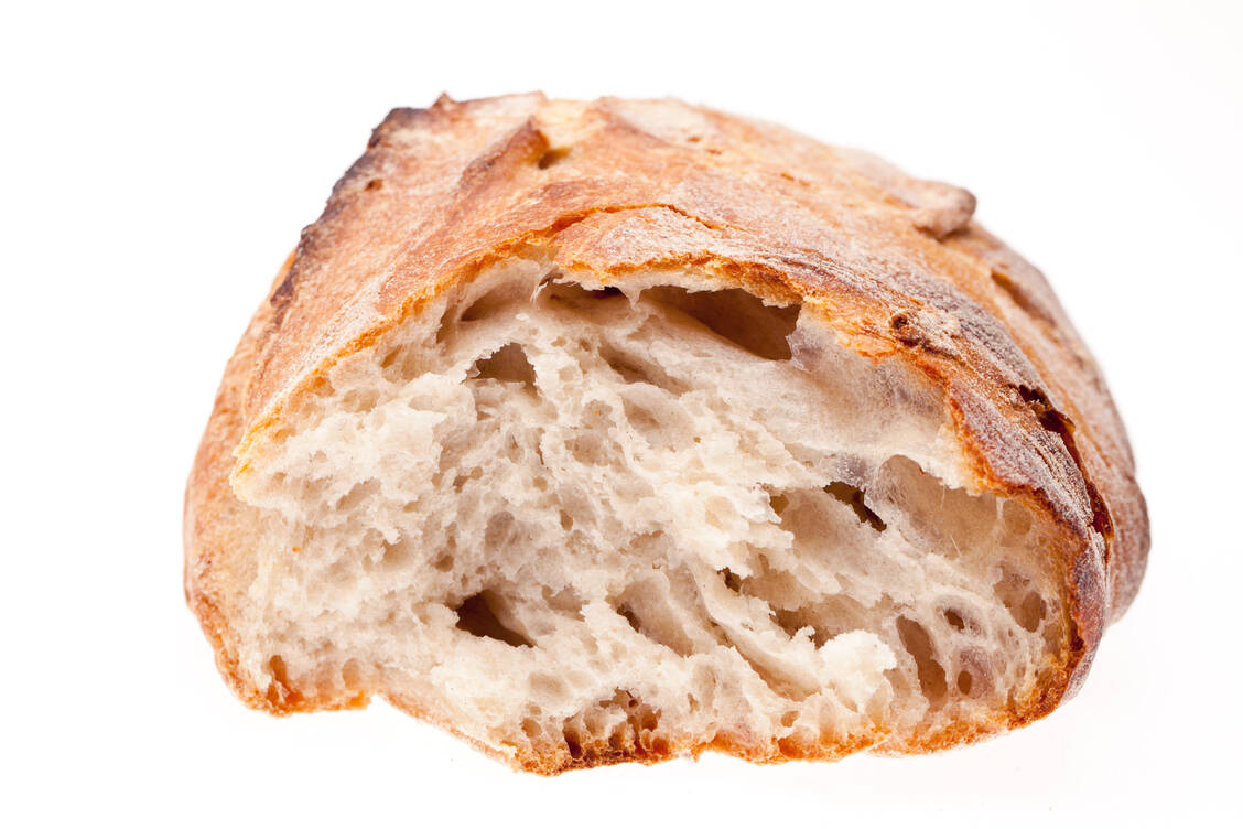 Beim Brotbacken läuft die Maillard-Reaktion ab – auf der Kruste noch mehr als im Inneren des Brotes. / Foto: Adobe Stock/unpict