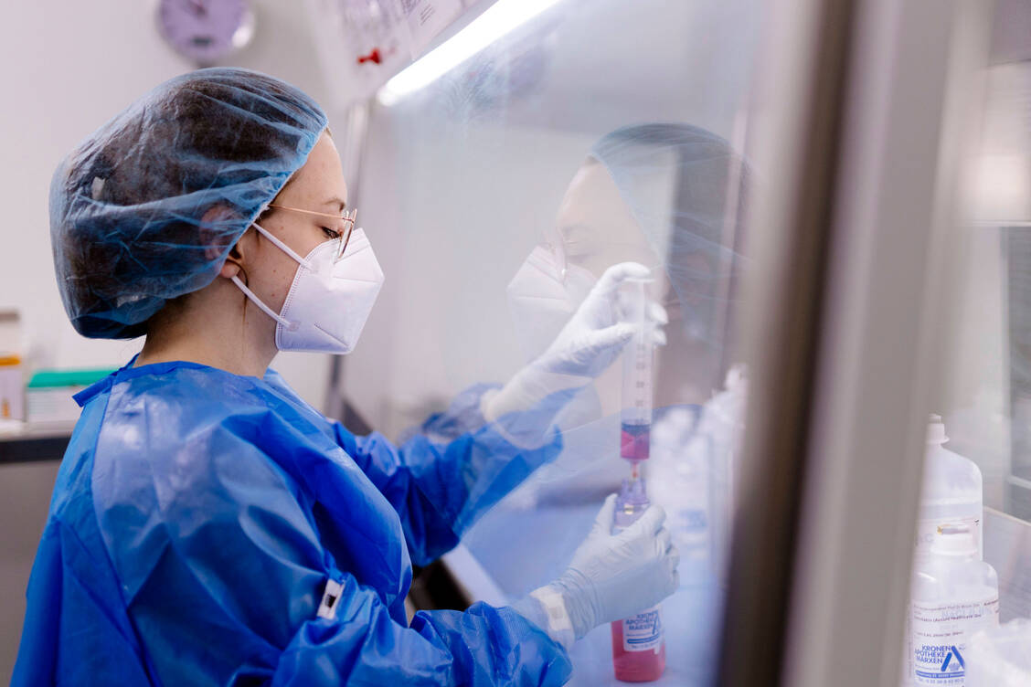 Die Pharmaindustrie ist auf Wachstumskurs. Gemessen an den Investitionen, dem Produktionswert und der Zahl der Beschäftigten legt die Branche laut einer IW-Studie stärker zu als die Autobranche. / Foto: imago images/Future Image