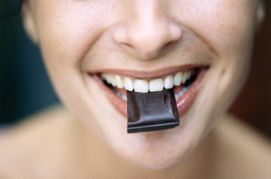 Je höher der Phenolgehalt und je niedriger der Zuckergehalt, desto besser die Schokolade. / © Getty Images/Roy Morsch