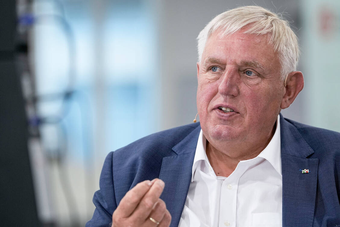 »Man muss hellwach sein, wenn man solche Strukturen verändern will. Denn einmal verändert, kann keiner das Rad zurückdrehen«, sagte NRW-Gesundheitsminister Karl-Josef Laumann (CDU; hier ein Archivbild) der PZ. / Foto: IMAGO/Political-Moments