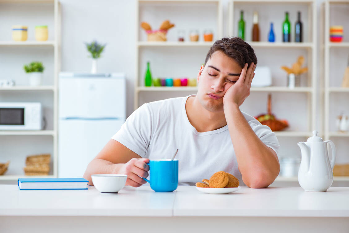 Erst den Keks oder erst den Kaffee? Für den Blutzucker ist es offenbar besser, erst etwas zu essen, bevor man zur Kaffeetasse greift. / Foto: Adobe Stock/Elnur
