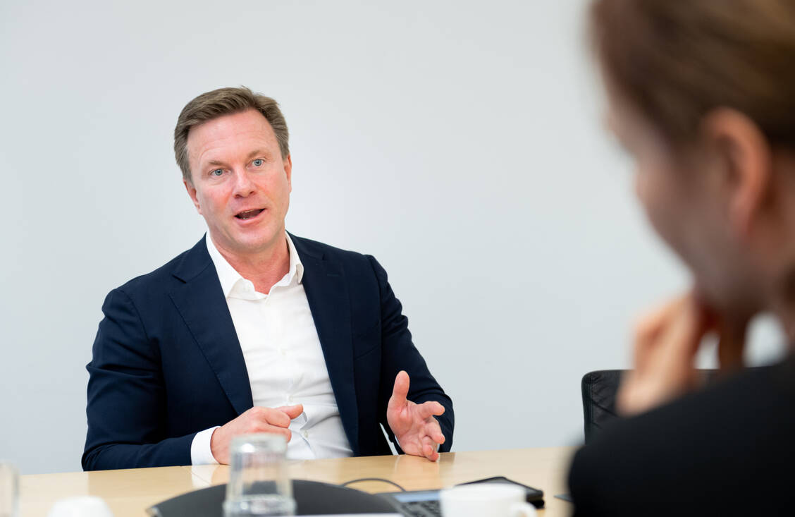 Pünktlich, aber regional begrenzt: Das E-Rezept soll ab dem 1. Juli nur in einer Modellregion funktionieren – Gematik-Chef Markus Leyck-Dieken hält aber am Zeitplan fest. / Foto: PZ/Harry Schnitger