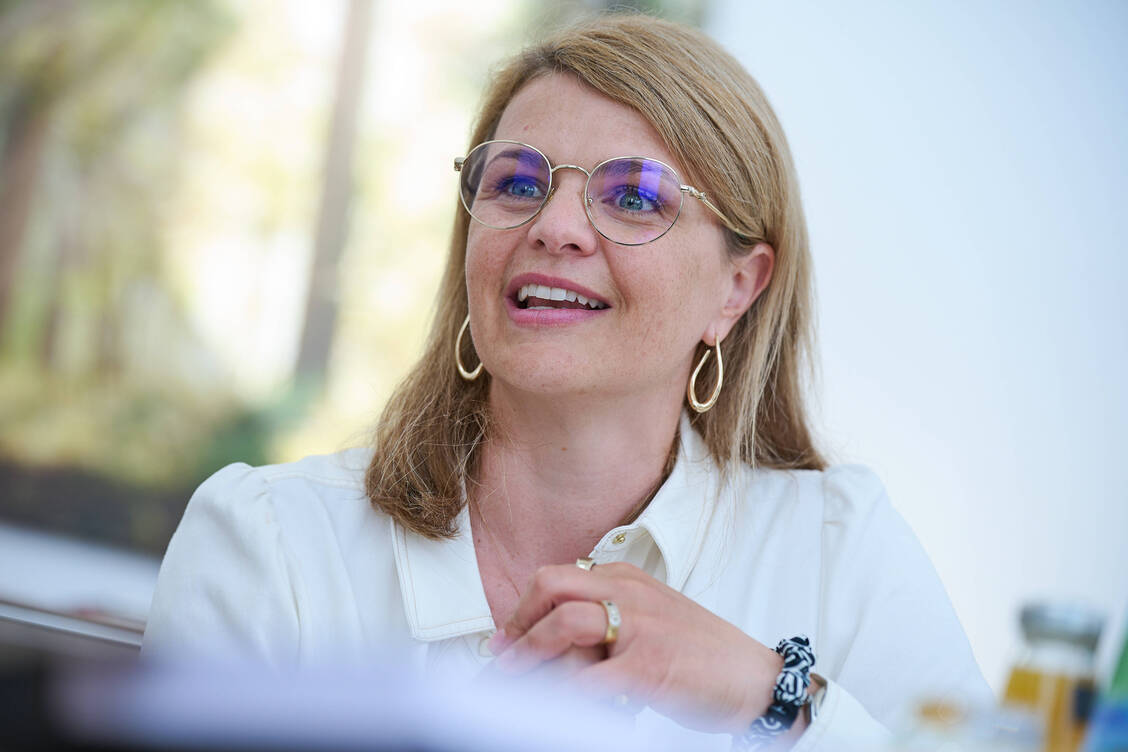 Katrin Staffler (CSU): Apotheken können Lotsen für Pflegebedürftige sein, da sie wohnortnahe und niedrigschwellige Anlaufstationen sind. / © Imago Images/epd