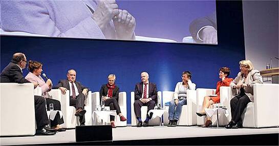 Den Apothekern wird künftig  mehr Verantwortung zukommen.  Darin waren sich die Teilnehmer  der politischen Diskussionsrunde  einig. Professor Andreas Lehr  moderierte das Gespräch  zwischen Maria Michalk (CDU),  Fritz Becker, Sabine Dittmar (SPD),  Andreas Kiefer, Kathrin Vogler  (Die Linke), Karin Graf und  Kordula Schulz-Asche  (Bündnis 90/Die Grünen).