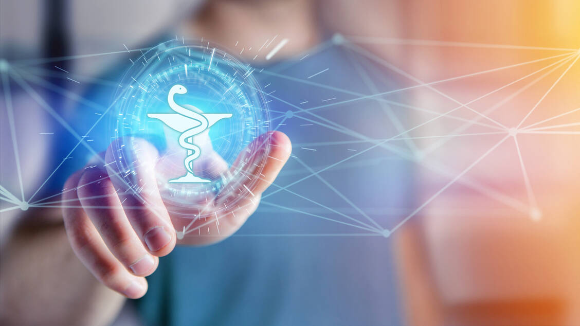 Seit 2020 hat die Deutsche Pharmazeutische Gesellschaft einen deutlichen Schritt in Richtung Digitalisierung gemacht, machte die DPhG-Präsidentin gegenüber der PZ deutlich.  / Foto: Adobe Stock/Production Perig