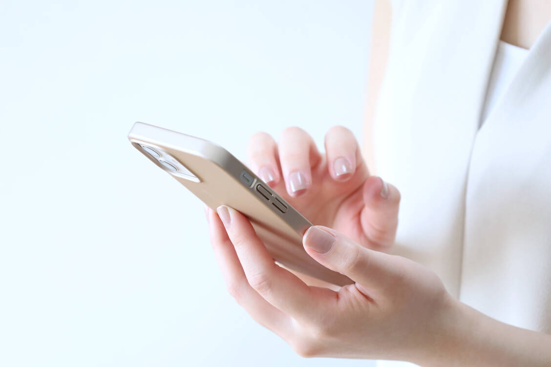Über eine Suchfunktion kann der Anwender entweder den Hersteller, den Namen des Arzneimittels oder die PZN eingeben und somit den digitalen Beipackzettel schnell finden.  / Foto: Adobe Stock/SunnySide