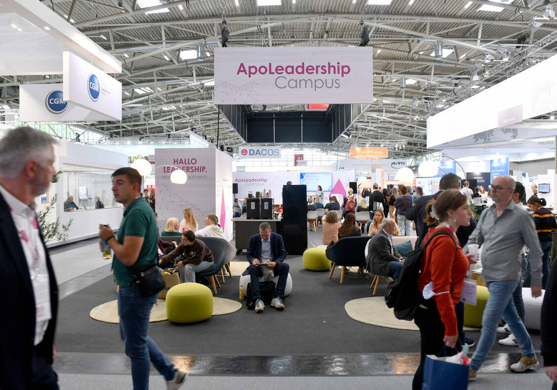 Apothekerinhaber und -leiter finden vor allem beim Bühnenprogramm des Apo-Leadership-Campus Vorträge zu Strategien und Best-Practice-Beispiele einer modernen Apothekenführung. / Foto: Expopharm